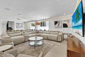 Luxury Beachfront Condo with Private Pool &Terrace